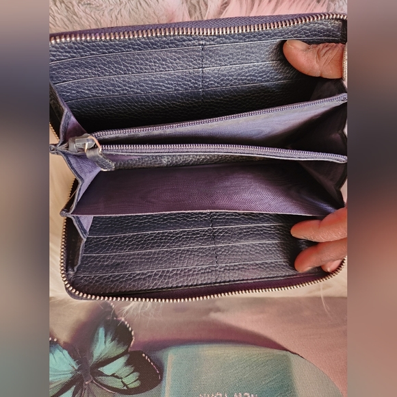 Gucci Navy Leather Zip Around Long Wallet EUC - Picture 5 of 16